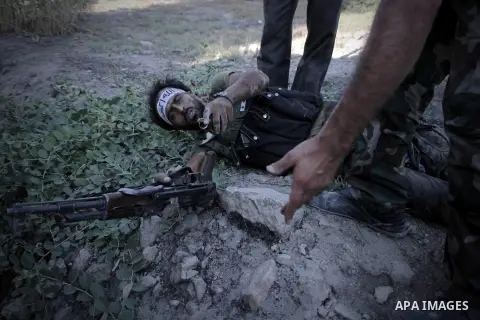 Free Syrian Army take position during heavy clashes with Syrian government forces , in the Old Town of Aleppo, September 07, 2012, to retake control of the large Hanano army base in Aleppo. Photo by Ahmed Deeb