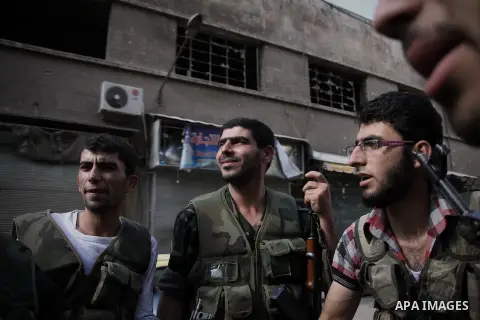 Free Syrian army survey the situation in Aleppo, Syria, September 12, 2012. Syrian FSA have vowed to retake control of the large Hanano army base in Aleppo, a few days after loosing control of it to Syrian government for...