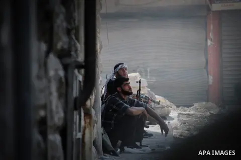 Free Syrian army survey the situation in Aleppo, Syria, September 12, 2012. Syrian FSA have vowed to retake control of the large Hanano army base in Aleppo, a few days after loosing control of it to Syrian government for...