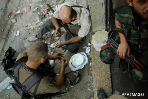 Free Syrian army survey the situation in Aleppo, Syria, September 12, 2012. Syrian FSA have vowed to retake control of the large Hanano army base in Aleppo, a few days after loosing control of it to Syrian government for...