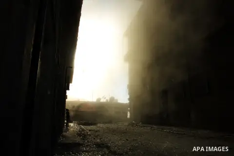 Free Syrian army survey the situation in Aleppo, Syria, September 12, 2012. Syrian FSA have vowed to retake control of the large Hanano army base in Aleppo, a few days after loosing control of it to Syrian government for...