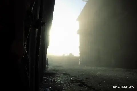 Free Syrian army survey the situation in Aleppo, Syria, September 12, 2012. Syrian FSA have vowed to retake control of the large Hanano army base in Aleppo, a few days after loosing control of it to Syrian government for...