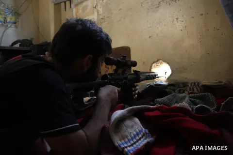 Free Syrian army survey the situation in Aleppo, Syria, September 12, 2012. Syrian FSA have vowed to retake control of the large Hanano army base in Aleppo, a few days after loosing control of it to Syrian government for...