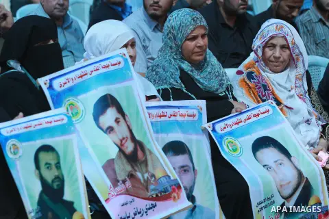 Palestinians participate a protest calling for their release in front of the red cross office in Gaza city October 10, 2012. Photo by Majdi Fathi