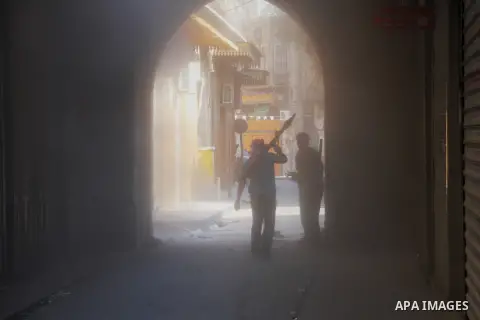 Free Syrian Army take position during clashes with regime forces in Aleppo in northern Syria on September 18, 2012. Photo by Ahmed Deeb