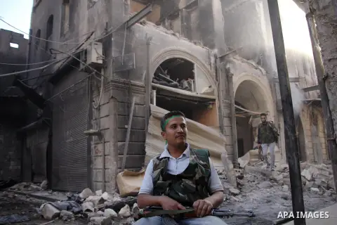 Free Syrian Army take position during clashes with regime forces near the old city market in Aleppo in northern Syria on September 20, 2012. Photo by Ahmed Deeb
