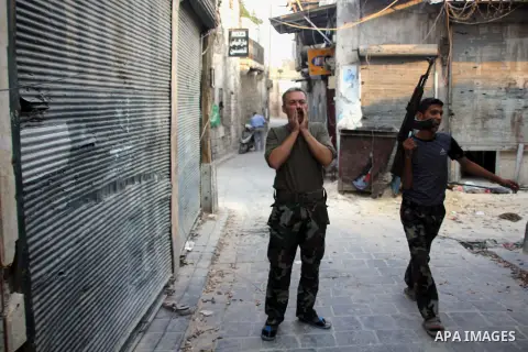 Free Syrian Army take position during clashes with regime forces in Bab al-Hadeed neighborhood in Aleppo in northern Syria on September 21, 2012. Photo by Ahmed Deeb