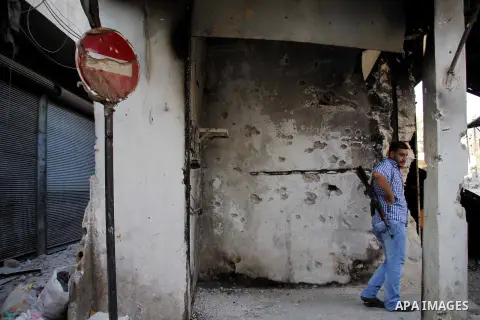 Free Syrian Army take position during clashes with regime forces in Bab al-Hadeed neighborhood in Aleppo in northern Syria on September 21, 2012. Photo by Ahmed Deeb