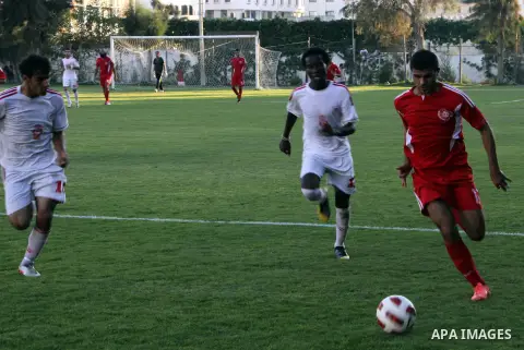 Palestinian soccer team of Gaza and the team of Palestine al-Ahli, play during the 5th round in the premier league in Gaza city on Oct. 12, 2012. Photo by Alaa Shamaly