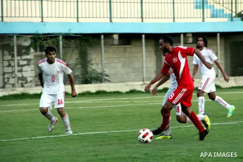 Palestinian soccer team of Gaza and the team of Palestine al-Ahli, play during the 5th round in the premier league in Gaza city on Oct. 12, 2012. Photo by Alaa Shamaly