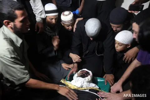 Palestinians pay their final respect to the Salafist leader Hisham al-Saedini during his funeral procession at Al-Bureij refugee camp in the central Gaza Strip, on October 14, 2012. Saedini, a top Salafist leader whose I...