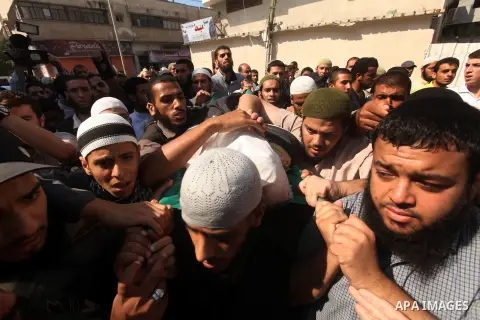 Palestinians pay their final respect to the Salafist leader Hisham al-Saedini during his funeral procession at Al-Bureij refugee camp in the central Gaza Strip, on October 14, 2012. Saedini, a top Salafist leader whose I...
