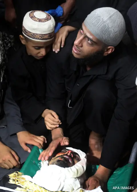 Palestinians pay their final respect to the Salafist leader Hisham al-Saedini during his funeral procession at Al-Bureij refugee camp in the central Gaza Strip, on October 14, 2012. Saedini, a top Salafist leader whose I...