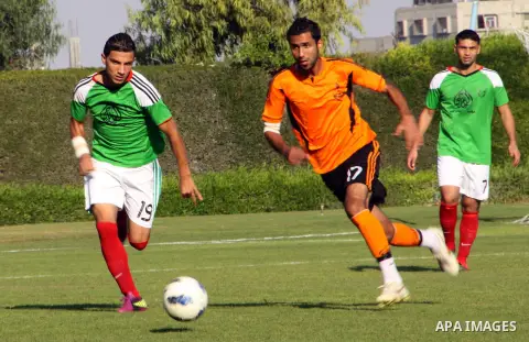 Palestinian soccer team of Shijaia and the team of Mashtal, play during the 5th round in the premier league in Gaza city on Oct. 14, 2012. Photo by Alaa Shamaly