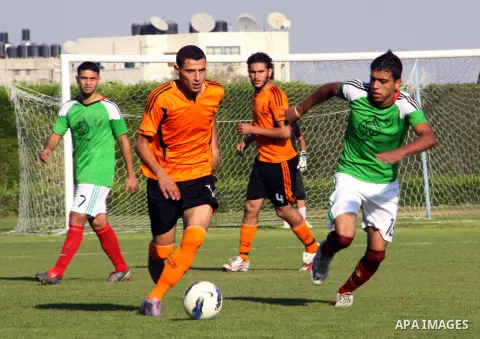 Palestinian soccer team of Shijaia and the team of Mashtal, play during the 5th round in the premier league in Gaza city on Oct. 14, 2012. Photo by Alaa Shamaly