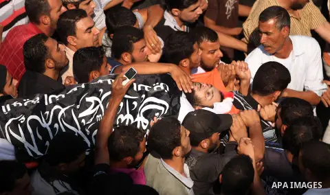 Mourners carry the body of a Palestinian militant, Mohammed Abu Ftair, during his funeral in Deir al-Balah in the central Gaza Strip October 15, 2012. An Israeli air strike in the central Gaza Strip on Sunday killed two...