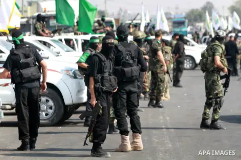 Palestinian Hamas militants take part in a rally on October 18, 2012 at the Rafah border crossing with Egypt in the southern Gaza Strip to mark the first anniversary of a deal which saw the exchange of 1,027 Palestinian...
