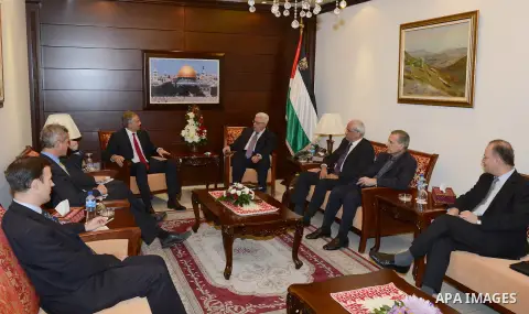Palestinian President Mahmoud Abbas (Abu Mazen) meets with the Middle East quartet's envoy, Tony Blair, in the West Bank city of Ramallah on October. 21, 2012. Photo by Thaer Ganaim