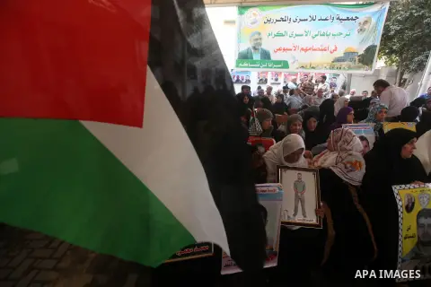 Palestinian women hold pictures of their relatives prisoners held in Israeli jails during a protest calling for their release in front of the red cross office in Gaza city October 22, 2012. Photo by Majdi Fathi