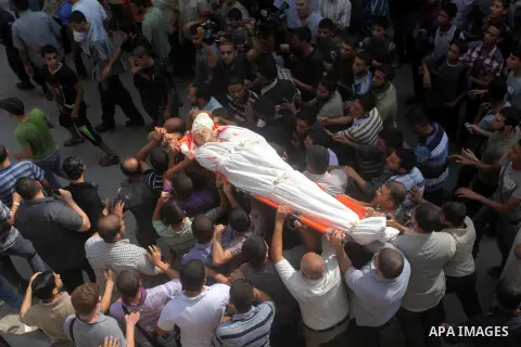 Palestinians carry the body of militant Abed Rahman Abu Jalalah during his funeral in Beit Lahia, in the northern Gaza Strip, on October 22, 2012. An Israeli air strikes killed two Gaza militants as they clashed with tro...