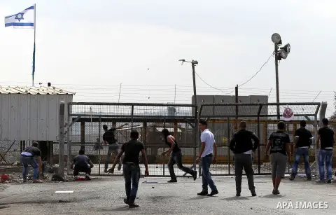 Palestinian protesters throw stones towards Israeli security forces outside Israel's Ofer military prison, near the West Bank city of Ramallah, on October 22, 2012, following a demonstration in support of Palestinian pri...
