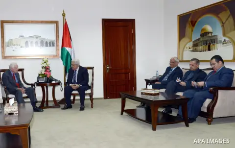 Palestinian President Mahmoud Abbas meets with the Former US President Jimmy Carter (L) in the West Bank town of Ramallah, 22 October 2012. Carter along with other member of the group of 'Elders' was meeting with the Pal...