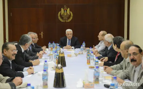 Palestinian President Mahmoud Abbas meets with the Executive Committee of the PLO, in the West Bank town of Ramallah, 22 October 2012. Photo by Thaer Ganaim