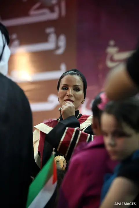 Qatar's First Lady Sheikha Mozah bint Nasser al-Missned stands with the wife of Gaza's prime minister Ismail Haniyah surrounding with Palestinian children at the Islamic University in Gaza city on October 23, 2012. The E...