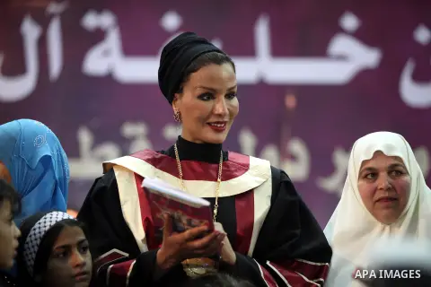 Qatar's First Lady Sheikha Mozah bint Nasser al-Missned stands with the wife of Gaza's prime minister Ismail Haniyah surrounding with Palestinian children at the Islamic University in Gaza city on October 23, 2012. The E...