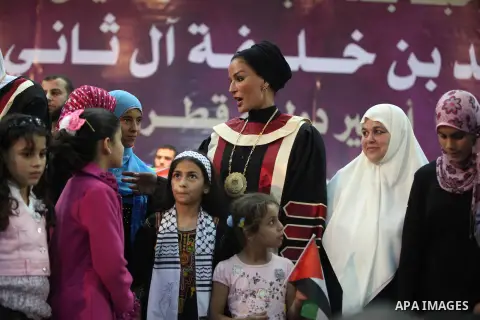 Qatar's First Lady Sheikha Mozah bint Nasser al-Missned stands with the wife of Gaza's prime minister Ismail Haniyah surrounding with Palestinian children at the Islamic University in Gaza city on October 23, 2012. The E...