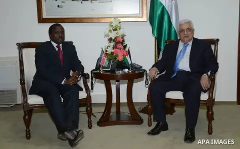 Palestinian President Mahmoud Abbas (Abu Mazen) meets with Vice-President of Kenya in the West Bank city of Ramallah, on Oct. 23, 2012. Photo by Thaer Ganaim