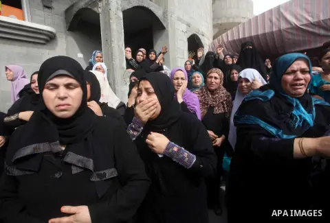Palestinian relatives of Hamas gunman Loay Abu Jarad mourn during his funeral in Beit Lahiya in the northern Gaza Strip October 24, 2012. Israel killed a Hamas gunman in its second round of air strikes in as many days on...