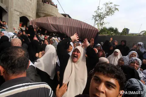 Palestinian relatives of Hamas gunman Loay Abu Jarad mourn during his funeral in Beit Lahiya in the northern Gaza Strip October 24, 2012. Israel killed a Hamas gunman in its second round of air strikes in as many days on...