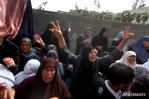 Palestinian relatives of Hamas gunman Loay Abu Jarad mourn during his funeral in Beit Lahiya in the northern Gaza Strip October 24, 2012. Israel killed a Hamas gunman in its second round of air strikes in as many days on...