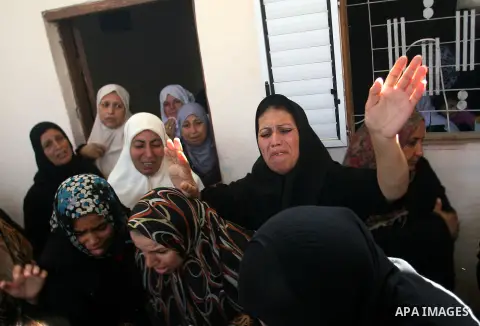 Palestinian mourners carry the body of militant Mohamed al-Shikh during his funeral in Rafah, southern Gaza Strip, on October 24, 2012. Palestinians fired more than 40 rockets from the Gaza Strip into Israel injuring thr...
