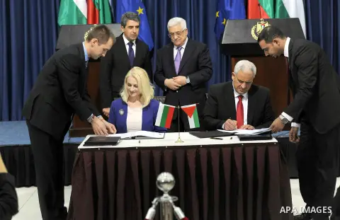 Palestinian president Mahmud Abbas (back right) and Bulgarian President Rosen Plevneliev attend signing cooperation agreements, in the West Bank city of Ramallah on October 24, 2012. Plevneliev is on an official visit to...