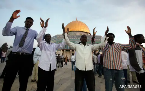 Foreign Muslim worshippers take pictures in front of the Dome of the Rock in Jerusalem's Old city in Jerusalem's old city on the first day of Eid al-Adha on October 26, 2012 as Muslims worldwide commemorate Eid al-Adha,...