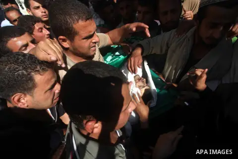 Palestinians carry the body of Suleiman al-Qarra during his funeral in Khanions, Southern Gaza Strip, on October 28, 2012. Israel killed the Hamas gunman it accused of preparing to fire a rocket from the Gaza Strip . Pho...