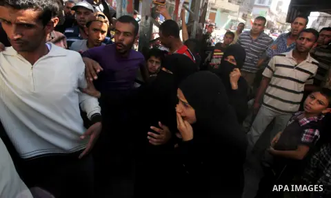 Relatives of Palestinian Suleiman al-Qarra mourn during his funeral in Khanions, in the Southern Gaza Strip, on October 28, 2012. Israel killed the Hamas gunman it accused of preparing to fire a rocket from the Gaza Stri...