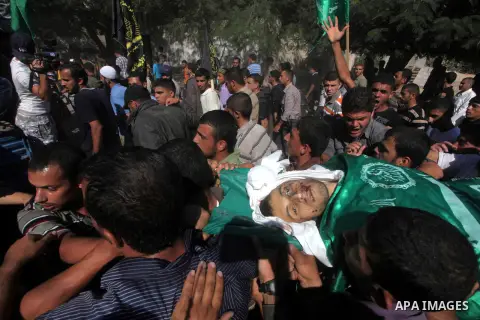 Palestinians carry the body of Suleiman al-Qarra during his funeral in Khanions, Southern Gaza Strip, on October 28, 2012. Israel killed the Hamas gunman it accused of preparing to fire a rocket from the Gaza Strip . Pho...