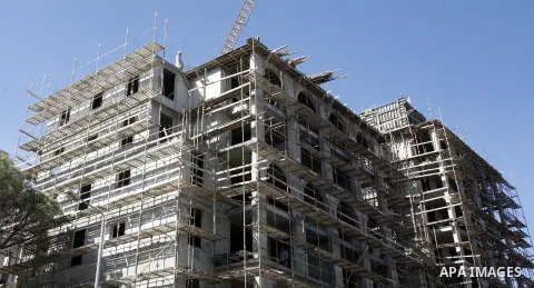 A part of work in Jewish settlement of Harmoun Hanatsave near the Arab neighbourhood of Ras al-Amud in Jerusalem on Oct. 30,2012. The Israeli occupation authority's approved to construct nearly 800 new settlement units i...
