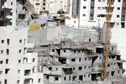 A part of work in Jewish settlement of Harmoun Hanatsave near the Arab neighbourhood of Ras al-Amud in Jerusalem on Oct. 30,2012. The Israeli occupation authority's approved to construct nearly 800 new settlement units i...
