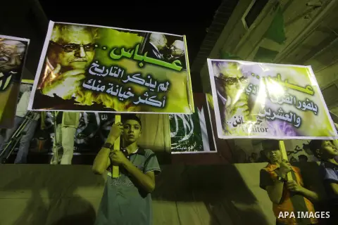 Hamas supporters attend a rally against Palestinian President Mahmoud Abbas in Jabalya in the northern Gaza Strip November 3, 2012. Abbas made a rare if symbolic concession to Israel on Thursday, saying he had no permane...