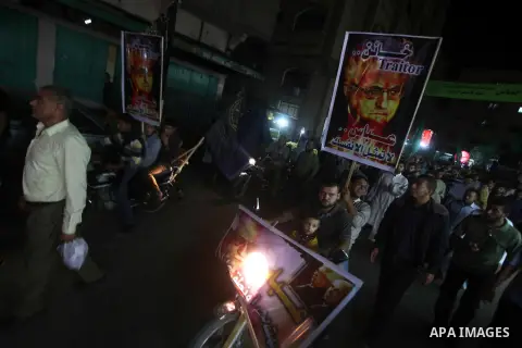 Hamas supporters attend a rally against Palestinian President Mahmoud Abbas in Jabalya in the northern Gaza Strip November 3, 2012. Abbas made a rare if symbolic concession to Israel on Thursday, saying he had no permane...