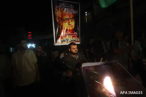 Hamas supporters attend a rally against Palestinian President Mahmoud Abbas in Jabalya in the northern Gaza Strip November 3, 2012. Abbas made a rare if symbolic concession to Israel on Thursday, saying he had no permane...