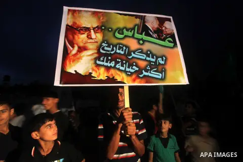 Hamas supporters attend a rally against Palestinian President Mahmoud Abbas in Jabalya in the northern Gaza Strip November 3, 2012. Abbas made a rare if symbolic concession to Israel on Thursday, saying he had no permane...