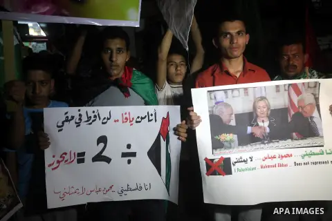 Hamas supporters attend a rally against Palestinian President Mahmoud Abbas in Gaza City November 3, 2012. Abbas made a rare if symbolic concession to Israel on Thursday, saying he had no permanent claim on the town from...