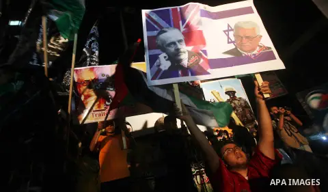 Hamas supporters attend a rally against Palestinian President Mahmoud Abbas in Gaza City November 3, 2012. Abbas made a rare if symbolic concession to Israel on Thursday, saying he had no permanent claim on the town from...