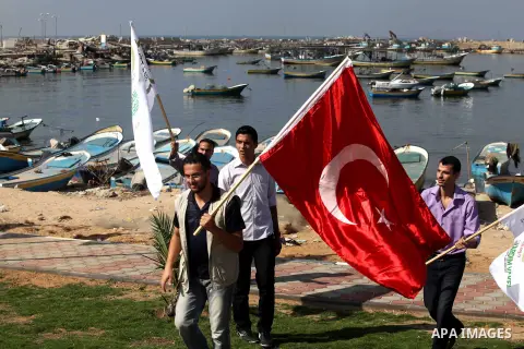 Palestinians participate in a protest against trial proceedings criminals Marmara massacre in Gaza port, on Nov. 04, 2012 . Photo by Ashraf Amra