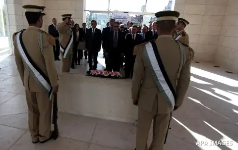 Egyptian politician and former Arab League secretary general, Amr Mussa lays a wreath on the tomb of late Palestinian leader Yasser Arafat upon his arrival in the West Bank city of Ramallah on November 4, 2012. Photo by...